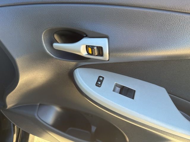 Used 2013 Toyota Corolla S image 40