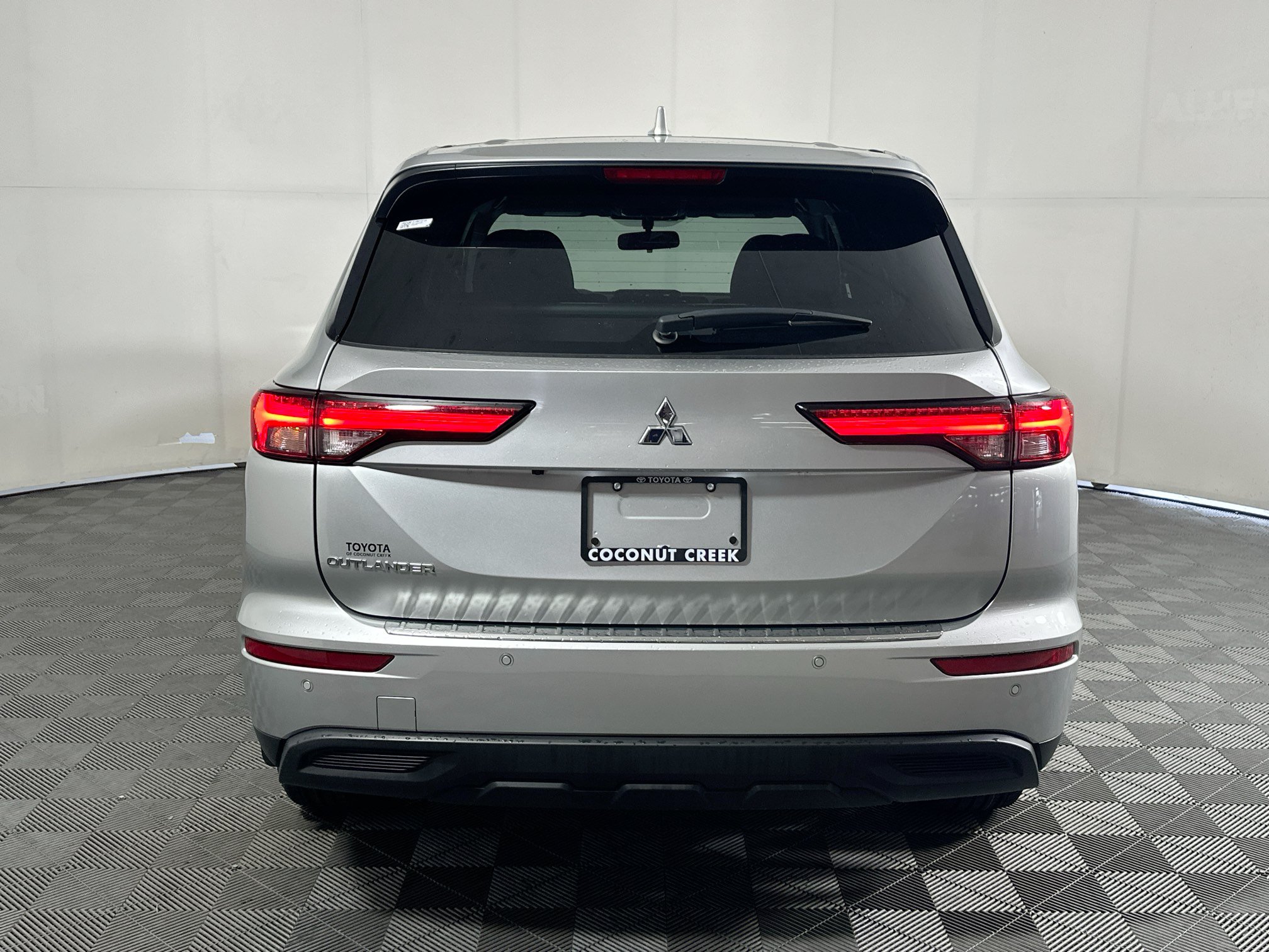 Used 2024 Mitsubishi Outlander ES AWD/4WD image 4