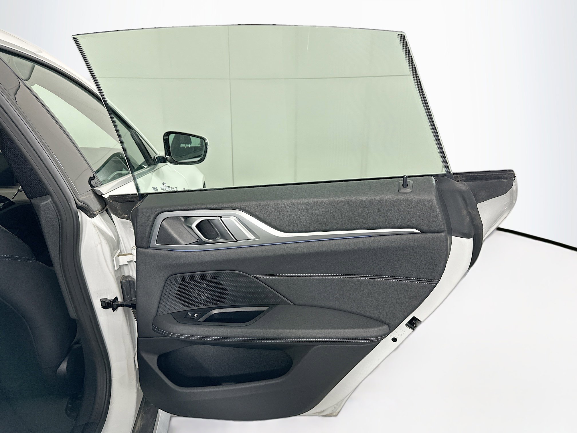 Used 2025 BMW i4 xDrive40i image 32