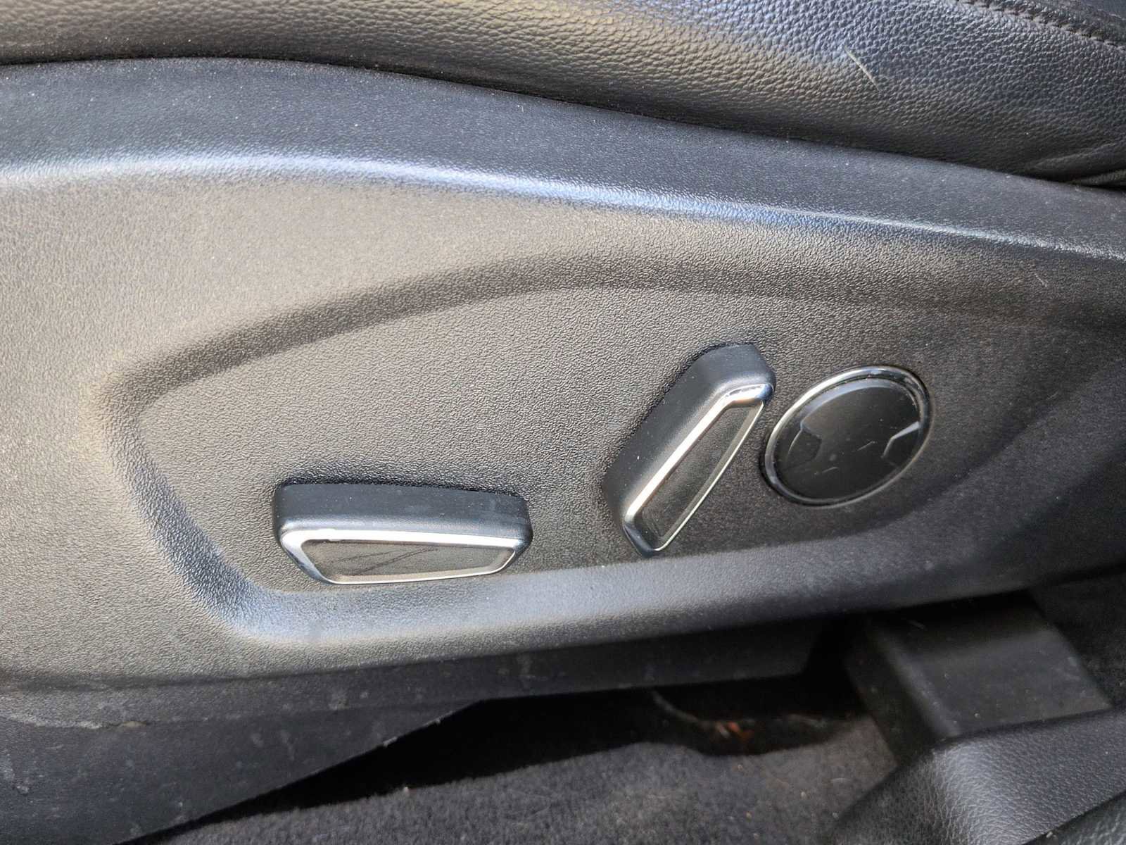 Used 2016 Ford Explorer XLT w/ Equipment Group 202A image 17