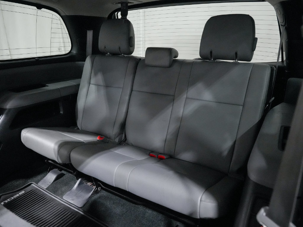 Used 2017 Toyota Sequoia Limited w/ Safety & Convenience Package AWD/4WD image 31