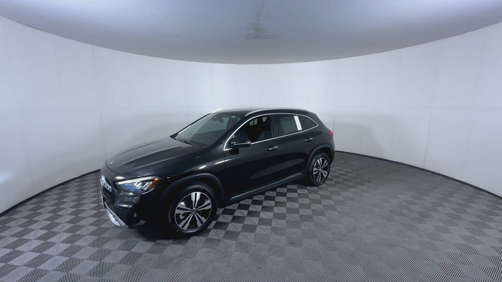 Used 2025 Mercedes-Benz GLA 250 4MATIC image 4