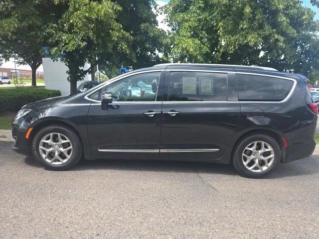 Used 2019 Chrysler Pacifica Limited FWD image 2