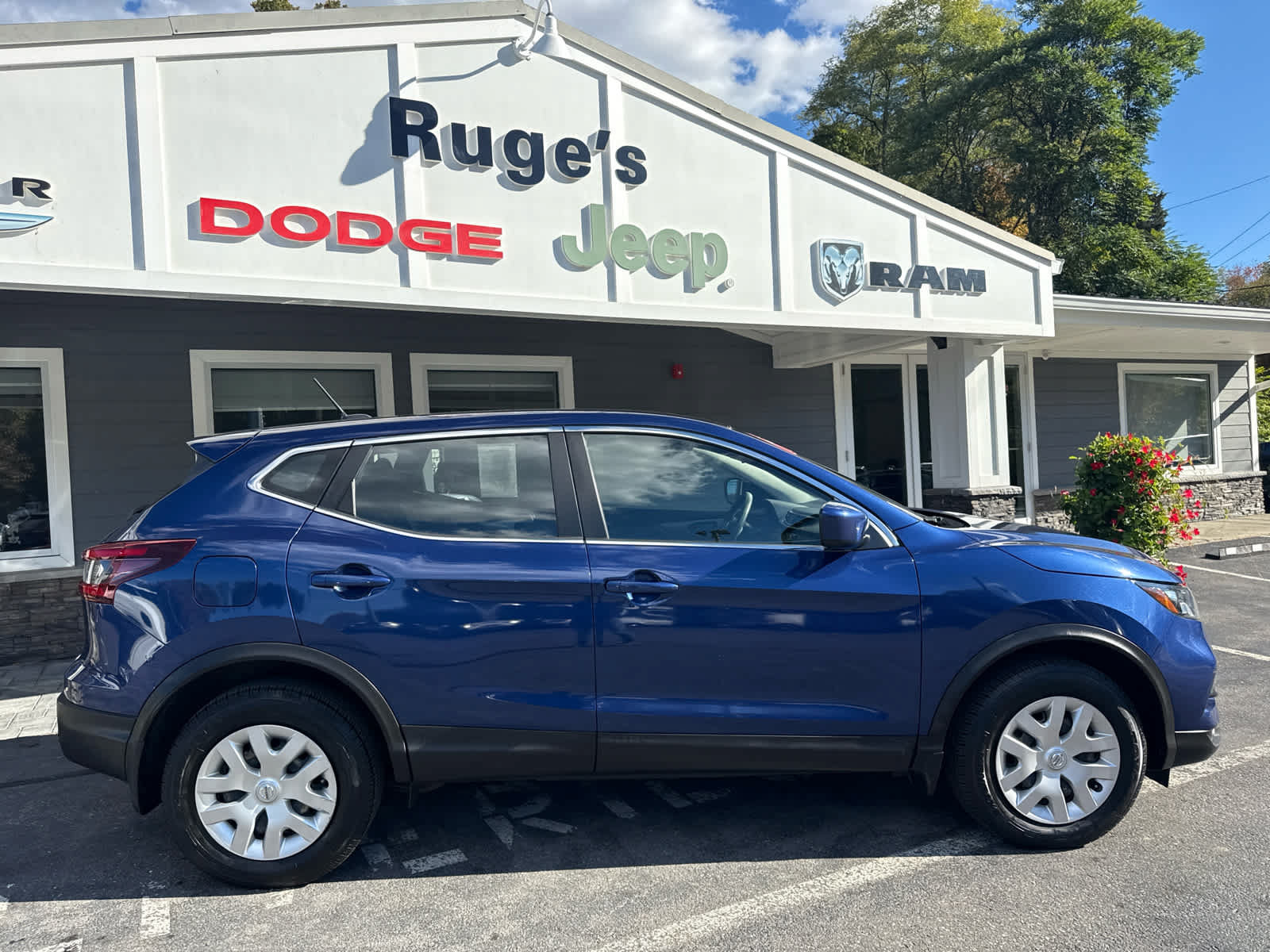 Used 2020 Nissan Rogue Sport S AWD/4WD image 2