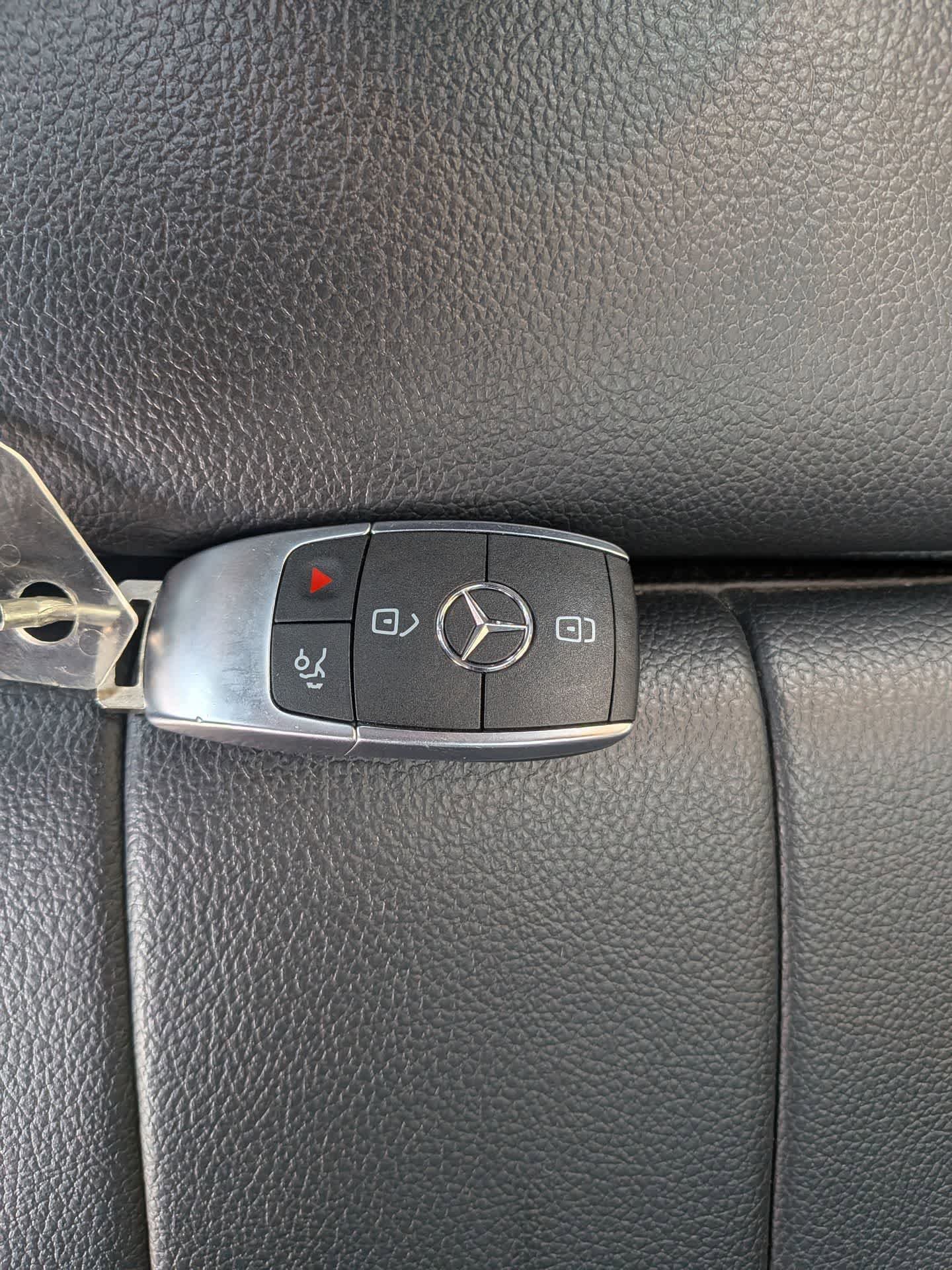 Used 2020 Mercedes-Benz GLB 250 4MATIC image 36