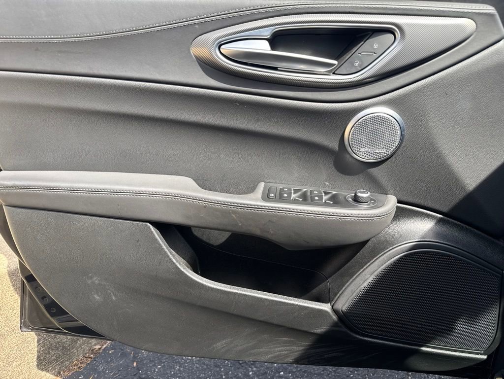 Used 2024 Alfa Romeo Giulia AWD image 27