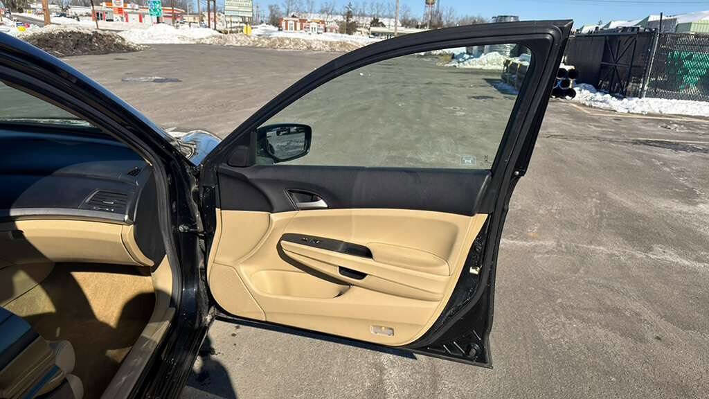 Used 2011 Honda Accord SE image 26