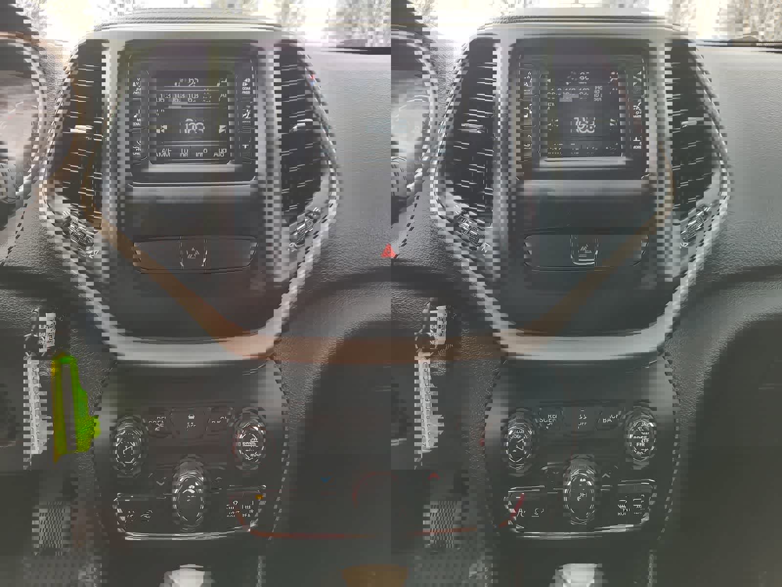 Used 2016 Jeep Cherokee Latitude image 24