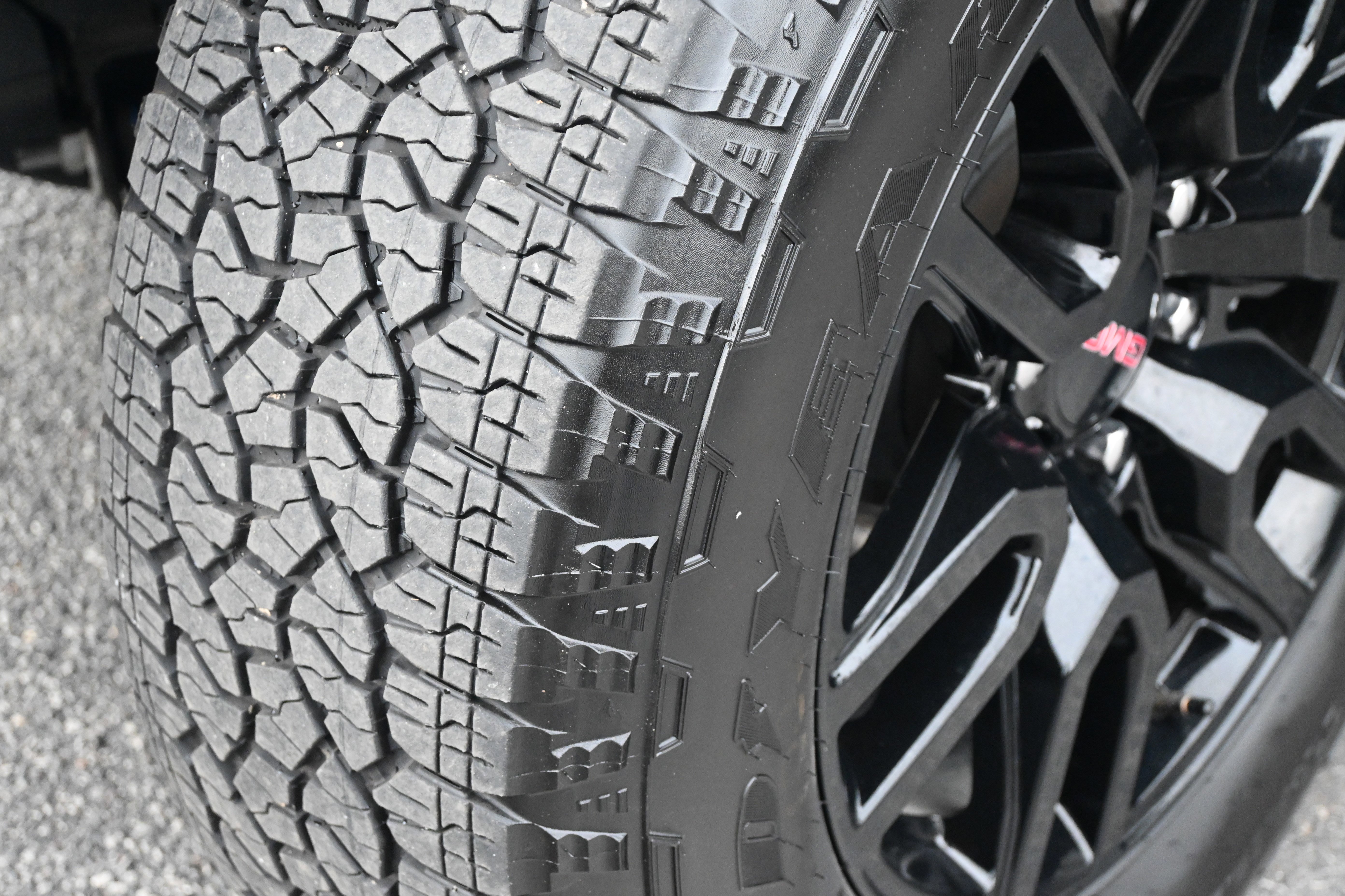 Used 2025 GMC Sierra 1500 Elevation image 14