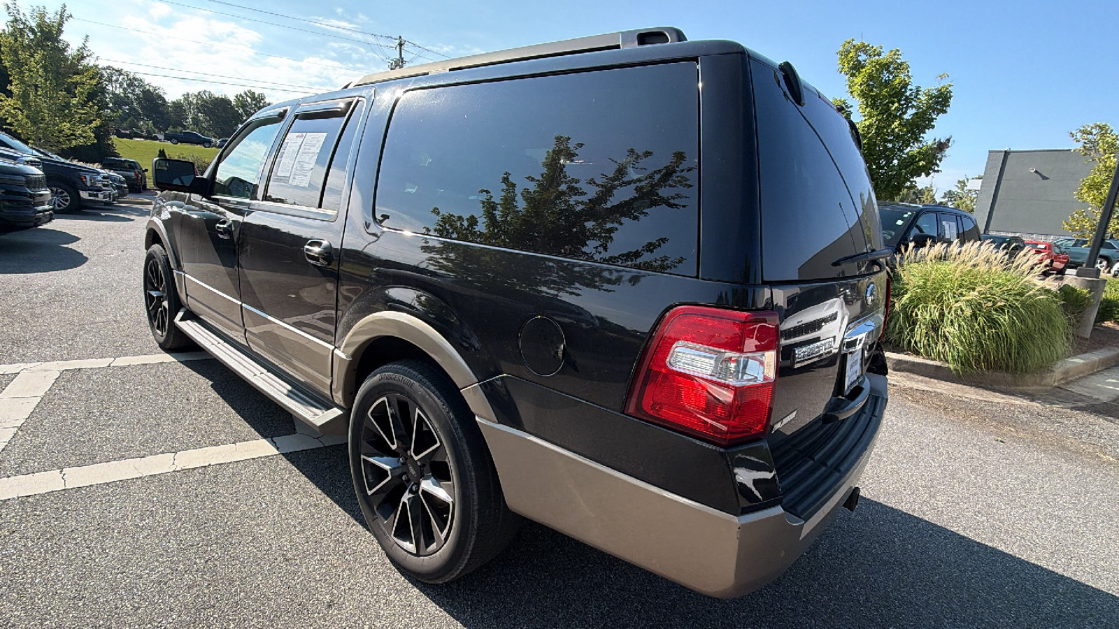 Used 2014 Ford Expedition EL XLT w/ Equipment Group 202A AWD/4WD image 10