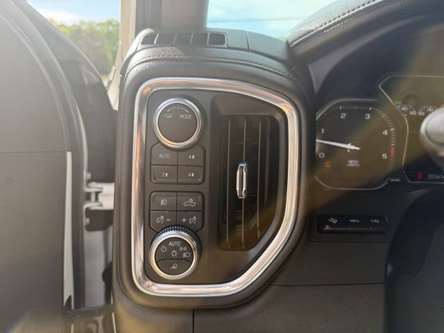 Used 2023 GMC Sierra 3500 Denali w/ Denali Ultimate Package image 31