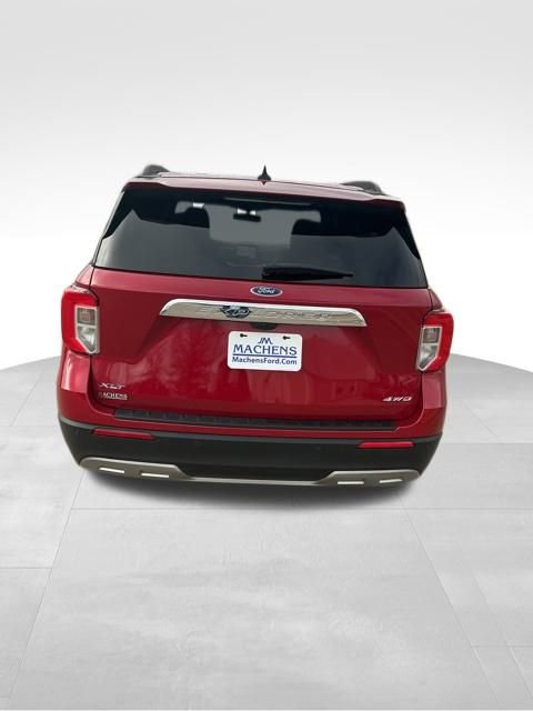 Used 2023 Ford Explorer XLT w/ Equipment Group 202A image 4