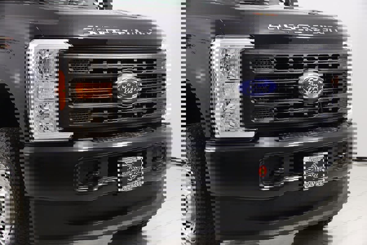 Used 2024 Ford F350 XL w/ Snow Plow/Camper Package image 34