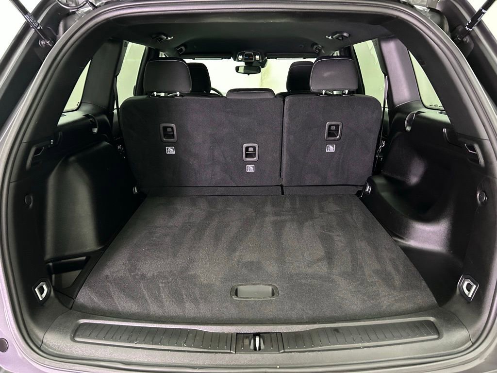 Used 2024 Jeep Grand Cherokee Laredo image 11