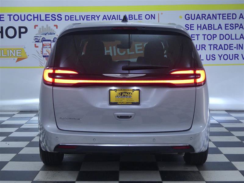 Used 2024 Chrysler Pacifica Touring-L FWD image 6