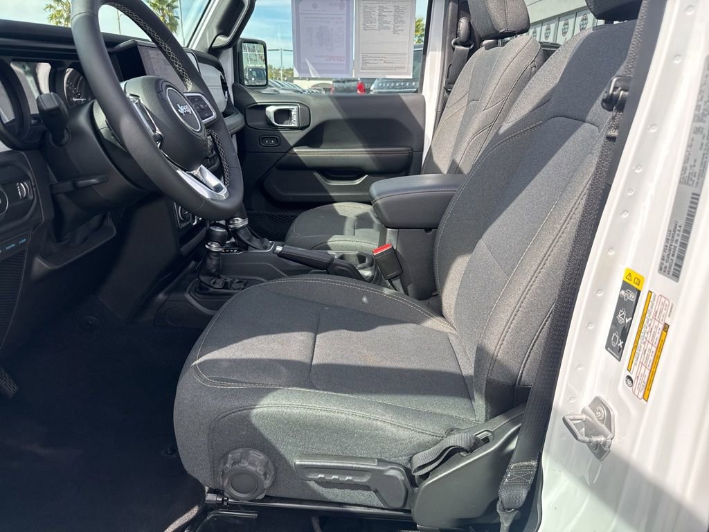 Certified 2025 Jeep Wrangler Unlimited Sahara w/ Safety Group image 15