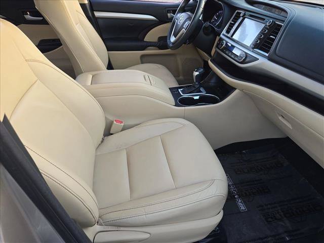 Used 2016 Toyota Highlander XLE FWD image 21