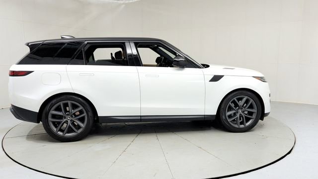 Used 2025 Land Rover Range Rover Sport SE image 6
