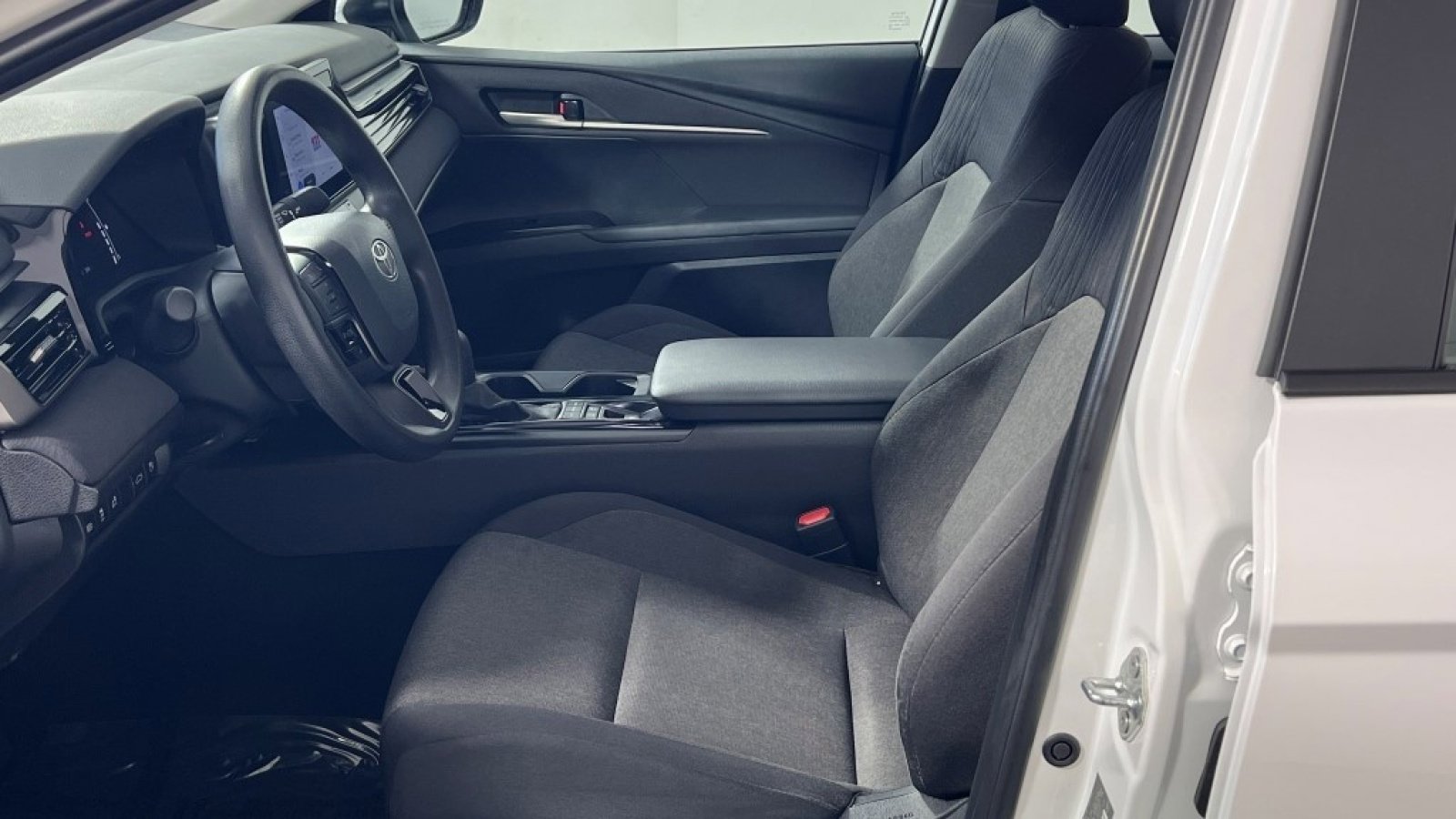 Used 2025 Toyota Camry LE image 13