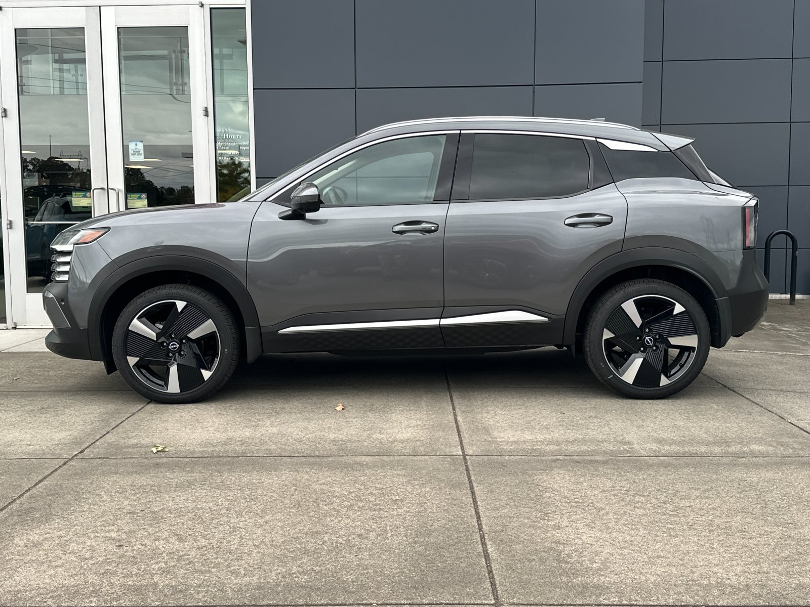 Used 2025 Nissan Kicks SR w/ Illumination Package AWD/4WD image 7