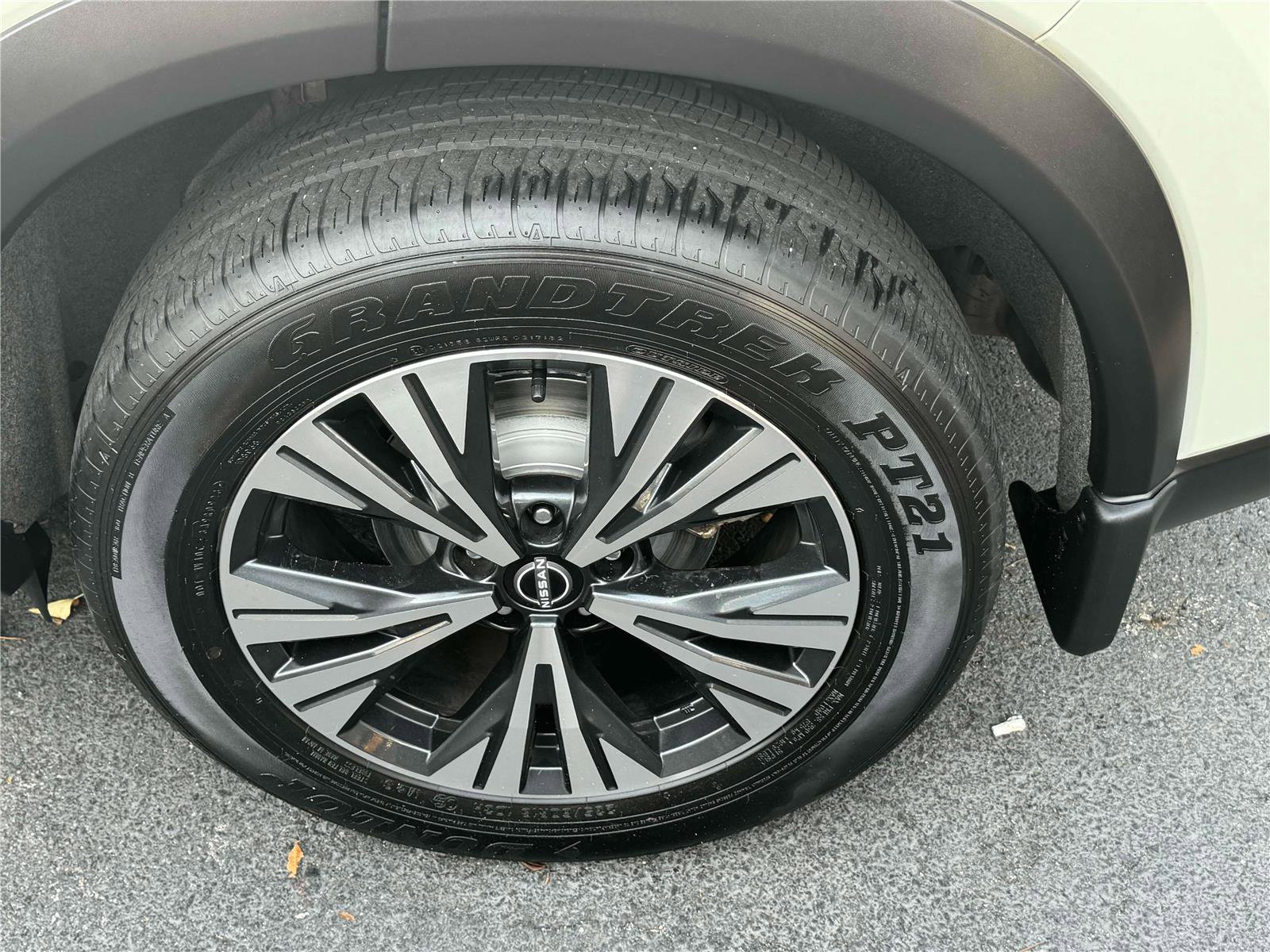 Used 2023 Nissan Rogue SV image 12