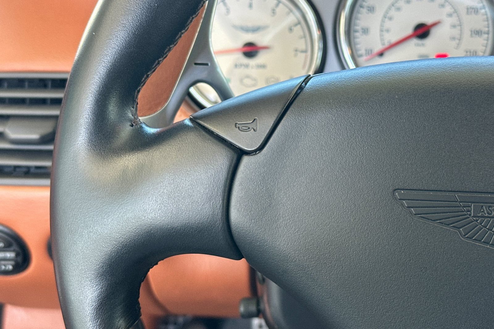 Used 2004 Aston Martin Vanquish RWD image 24