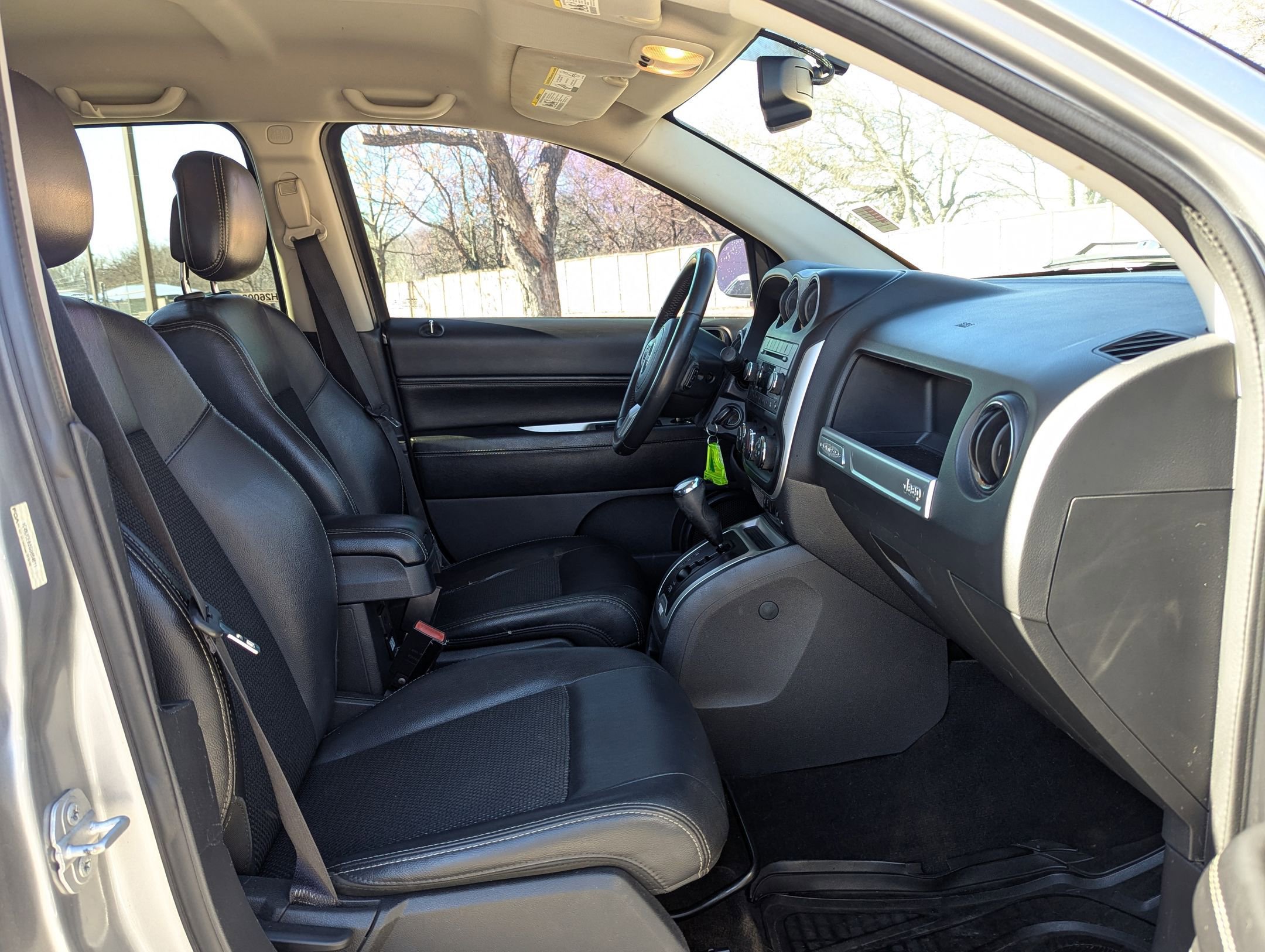 Used 2016 Jeep Compass Latitude image 25