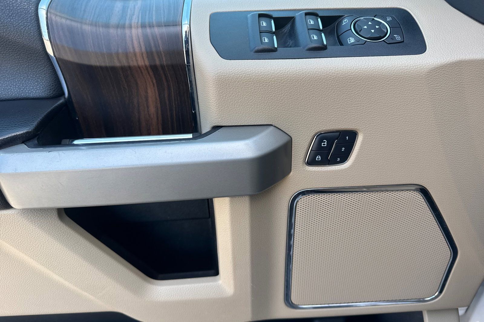 Used 2017 Ford F150 Lariat image 14