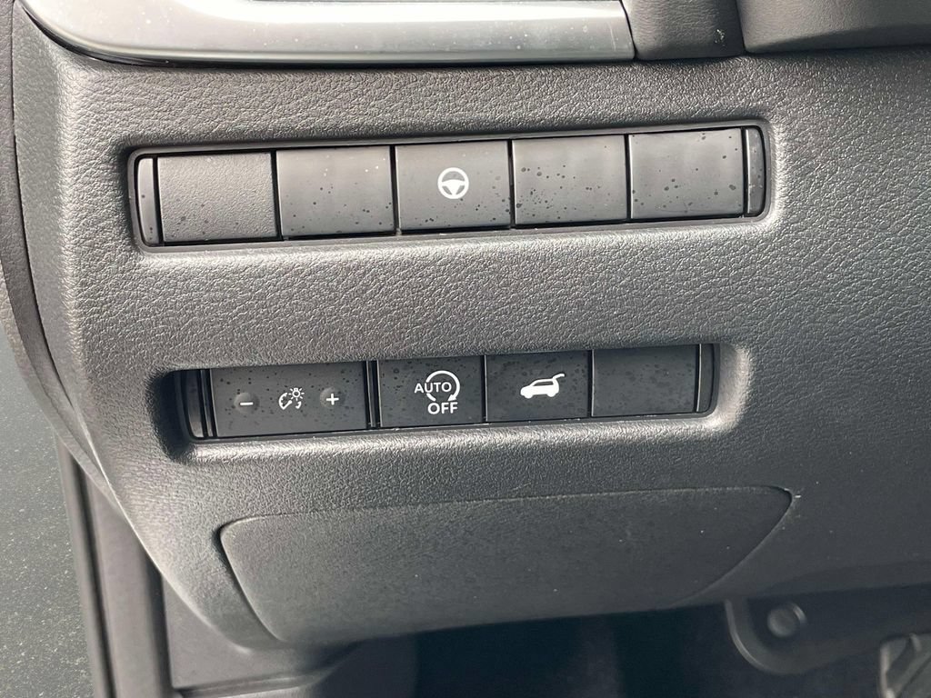 Used 2026 Nissan Rogue SV FWD image 19