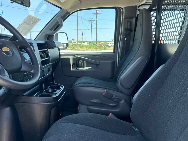 Used 2025 Chevrolet Express 2500 w/ Driver Convenience Package RWD image 2