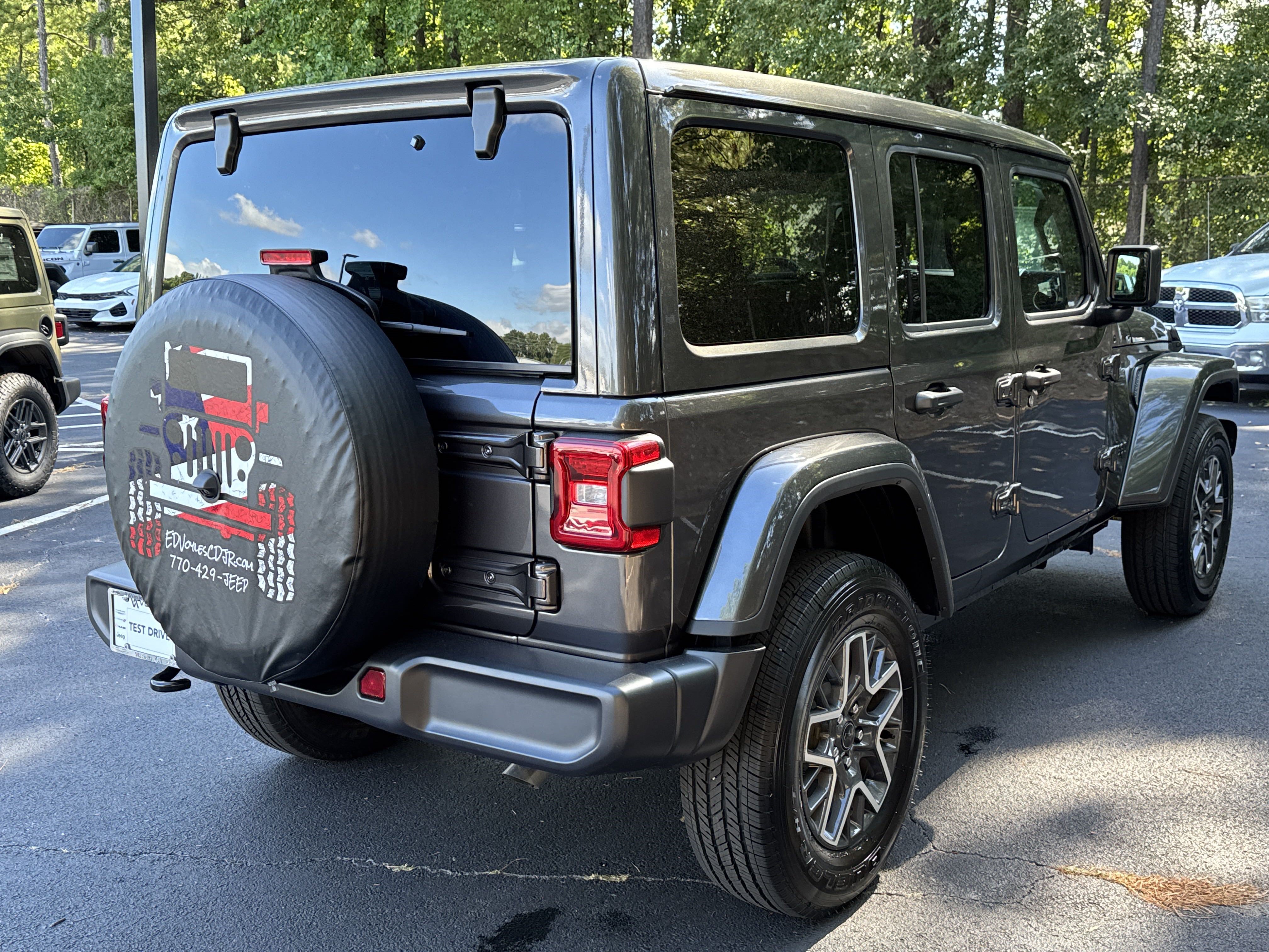 New 2025 Jeep Wrangler Unlimited Sahara AWD/4WD image 8