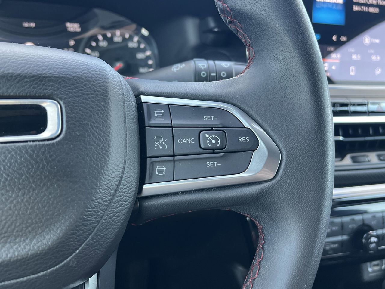 Used 2023 Jeep Compass Trailhawk image 13