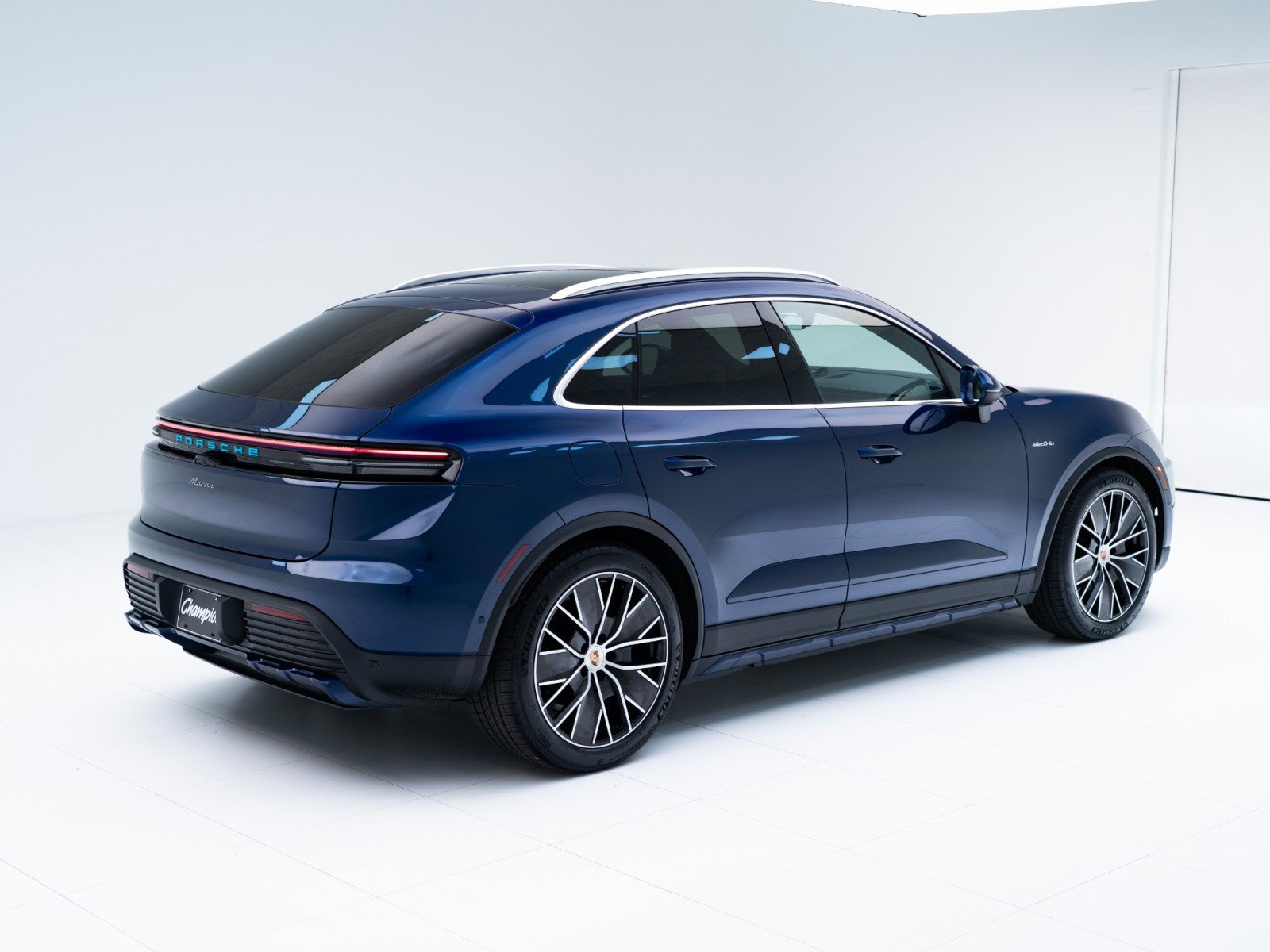 New 2026 Porsche Macan Electric RWD image 9
