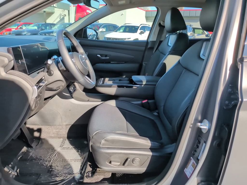 Certified 2025 Hyundai Tucson Limited image 13