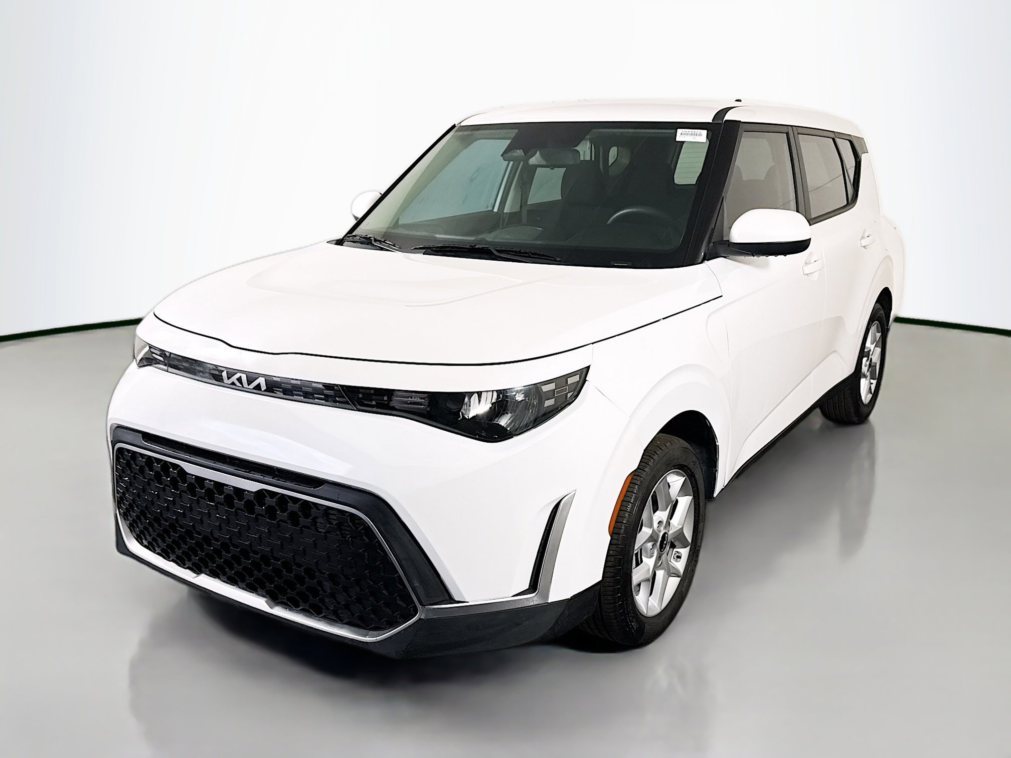 Used 2025 Kia Soul LX w/ LX Technology Package image 4