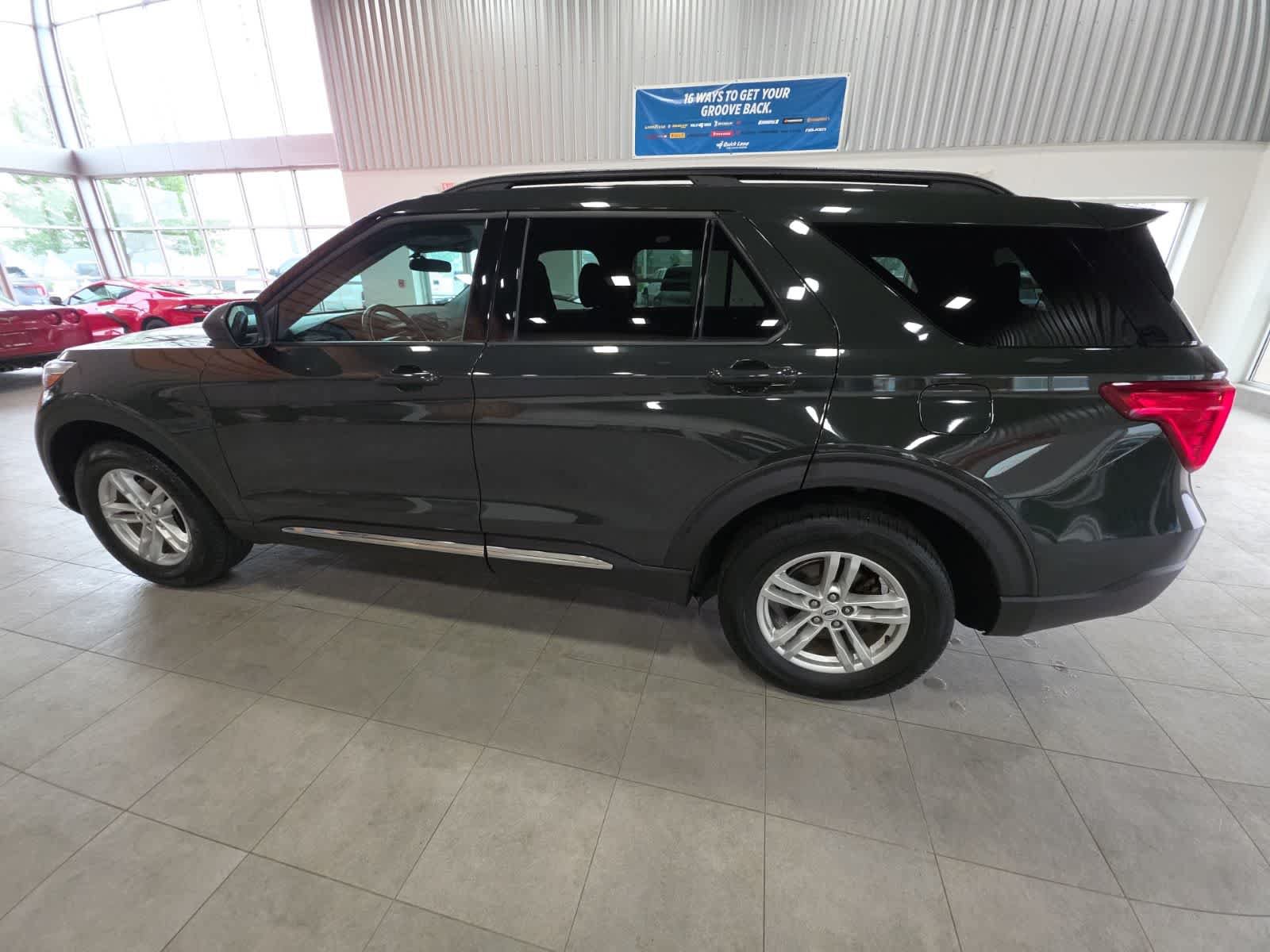 Used 2023 Ford Explorer XLT AWD/4WD image 10