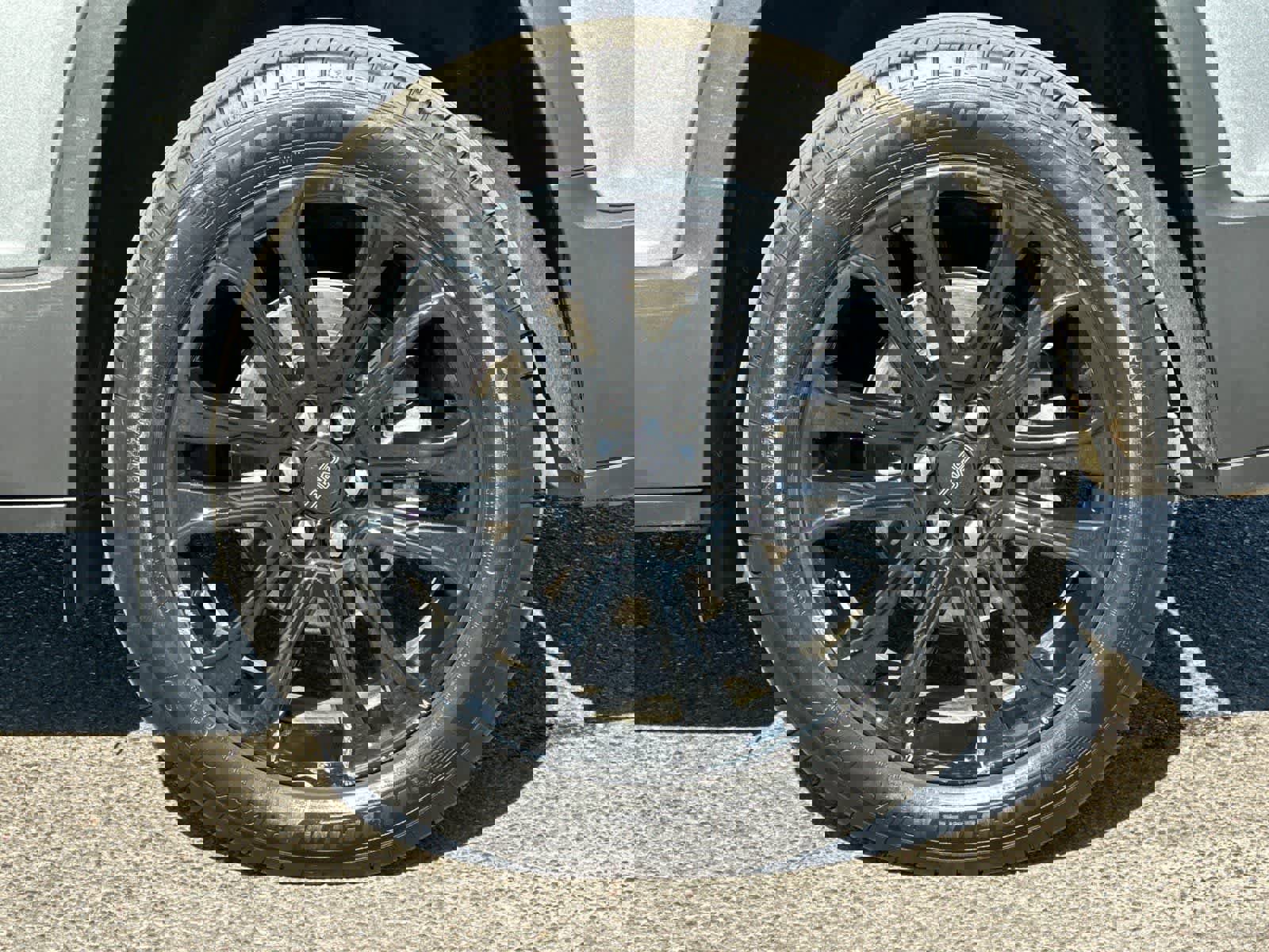 Used 2023 GMC Acadia SLT w/ Elevation Edition image 28