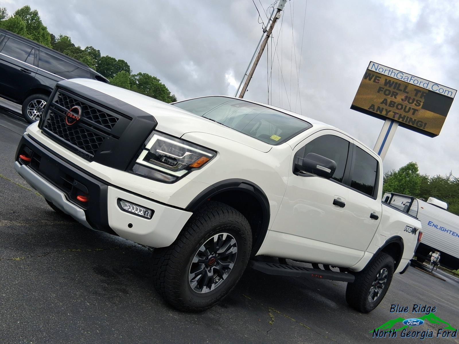Used 2024 Nissan Titan PRO-4X w/ Pro-4x Convenience Package AWD/4WD image 27