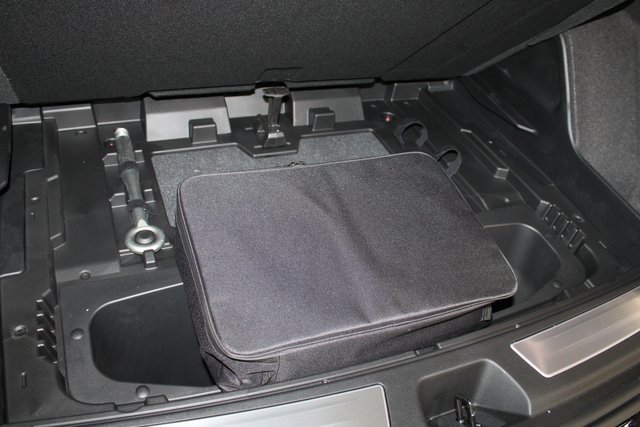 New 2025 Cadillac Optiq Sport 1 w/ LPO, ONYX Package image 34