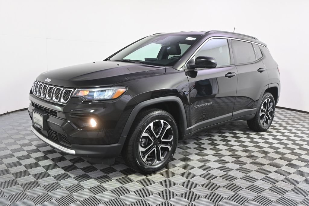 Used 2024 Jeep Compass Limited AWD/4WD image 2