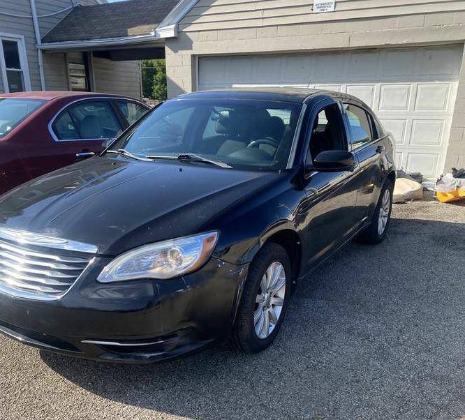 Used 2012 Chrysler 200 Touring FWD image 1