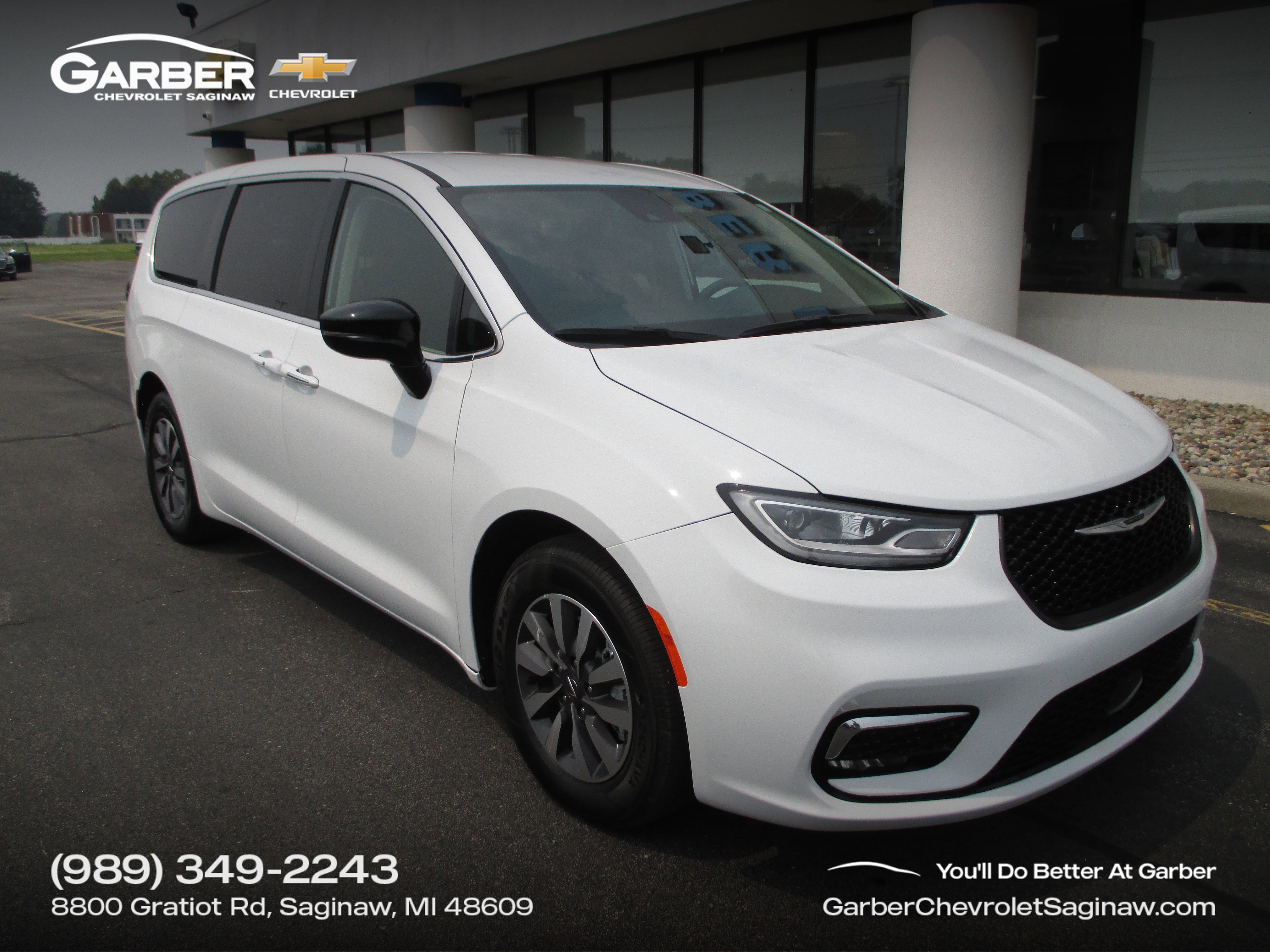 Used 2024 Chrysler Pacifica Select