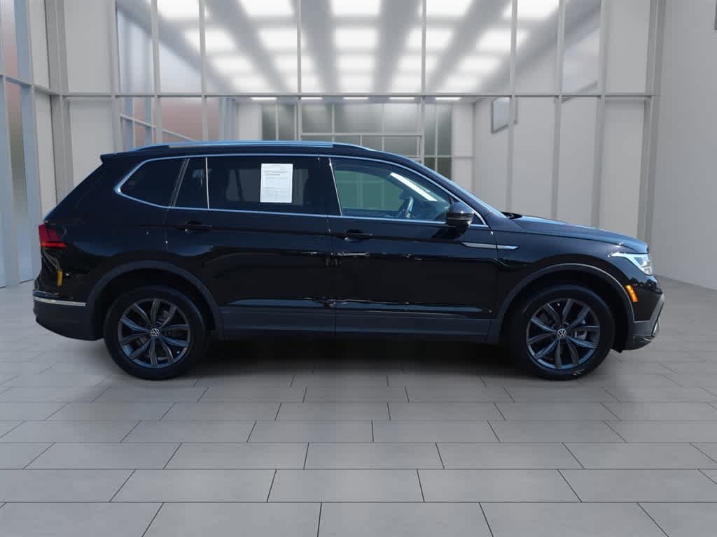 Used 2022 Volkswagen Tiguan SE AWD/4WD image 2