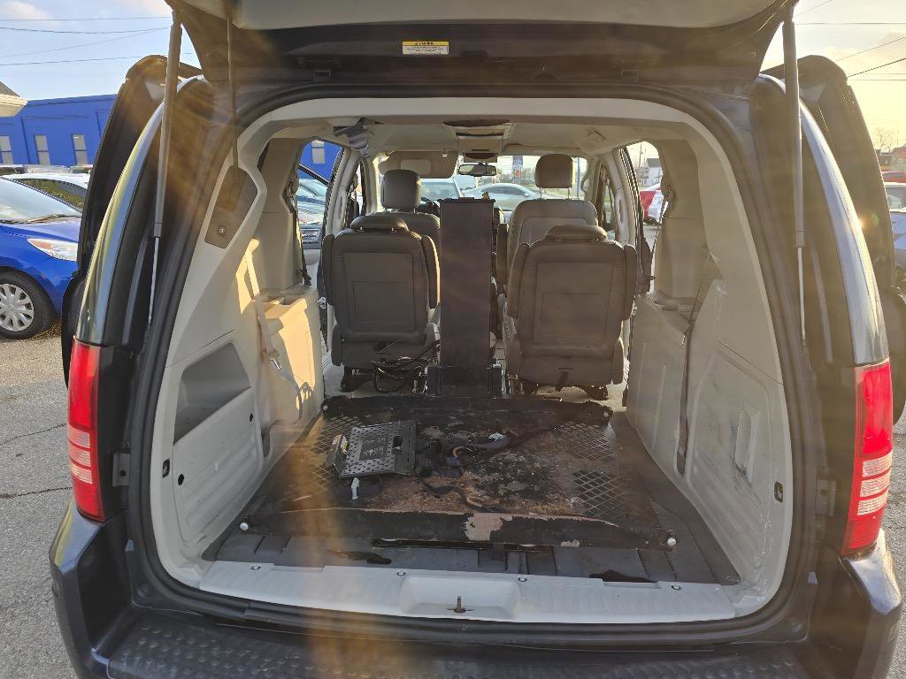 Used 2008 Chrysler Town & Country Touring image 12