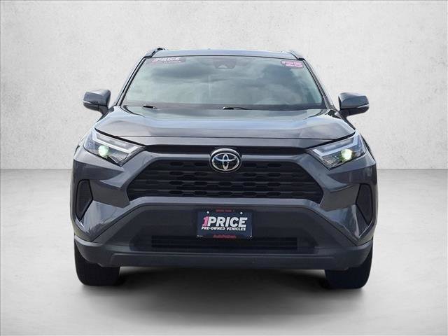Used 2025 Toyota RAV4 XLE AWD/4WD image 2