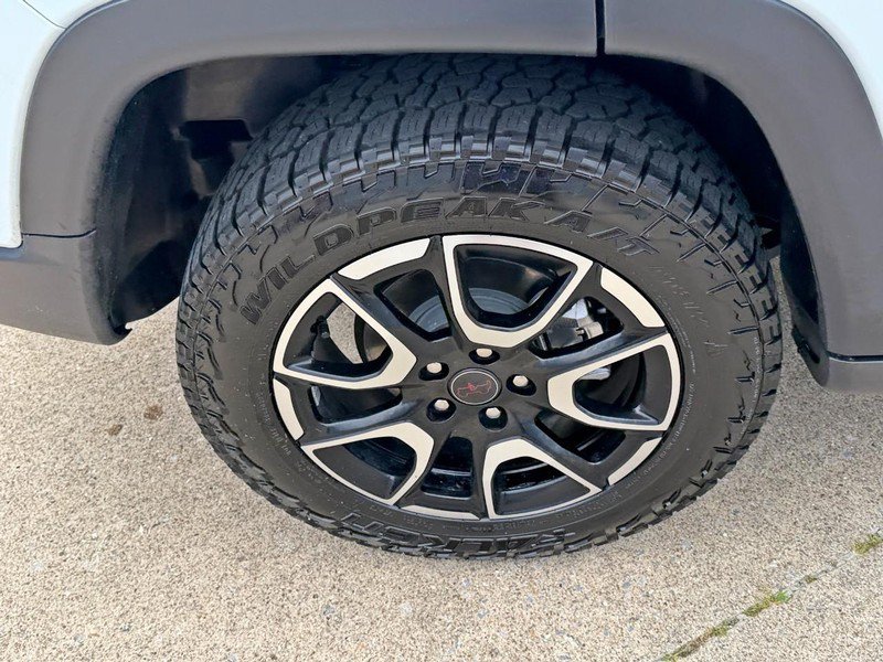 Used 2025 Jeep Compass Trailhawk AWD/4WD image 12