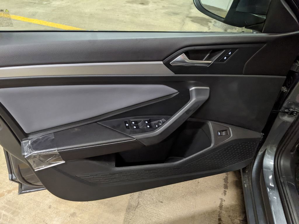 New 2026 Volkswagen Jetta SE FWD image 9