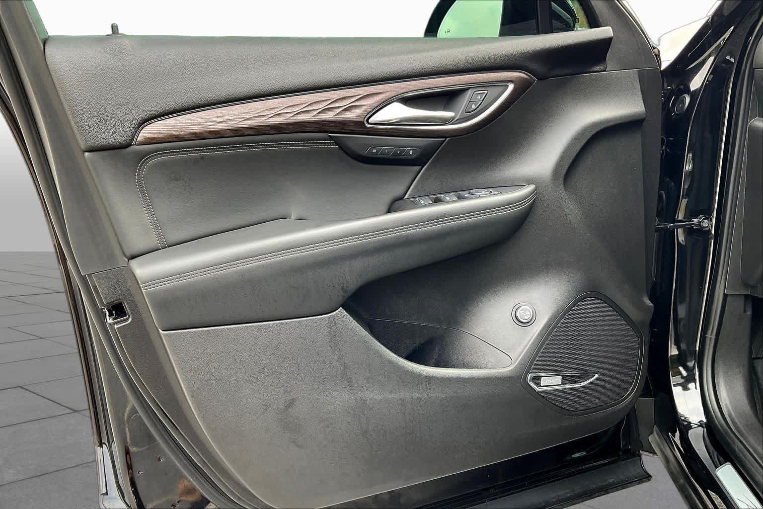 Used 2022 Buick Envision Avenir w/ Technology Package II FWD image 43