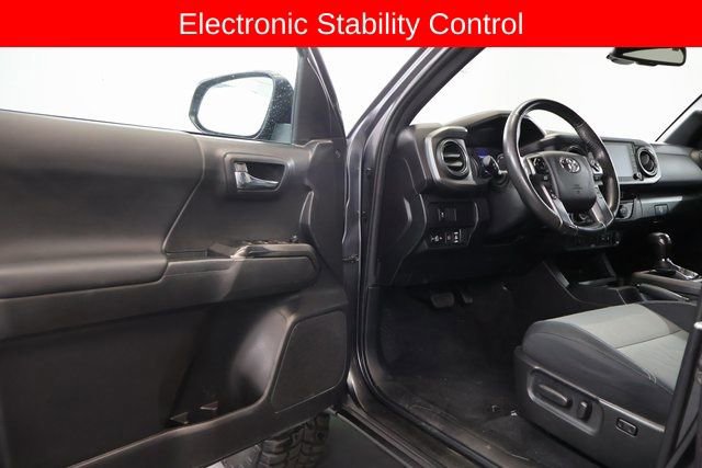 Used 2022 Toyota Tacoma TRD Off-Road image 11