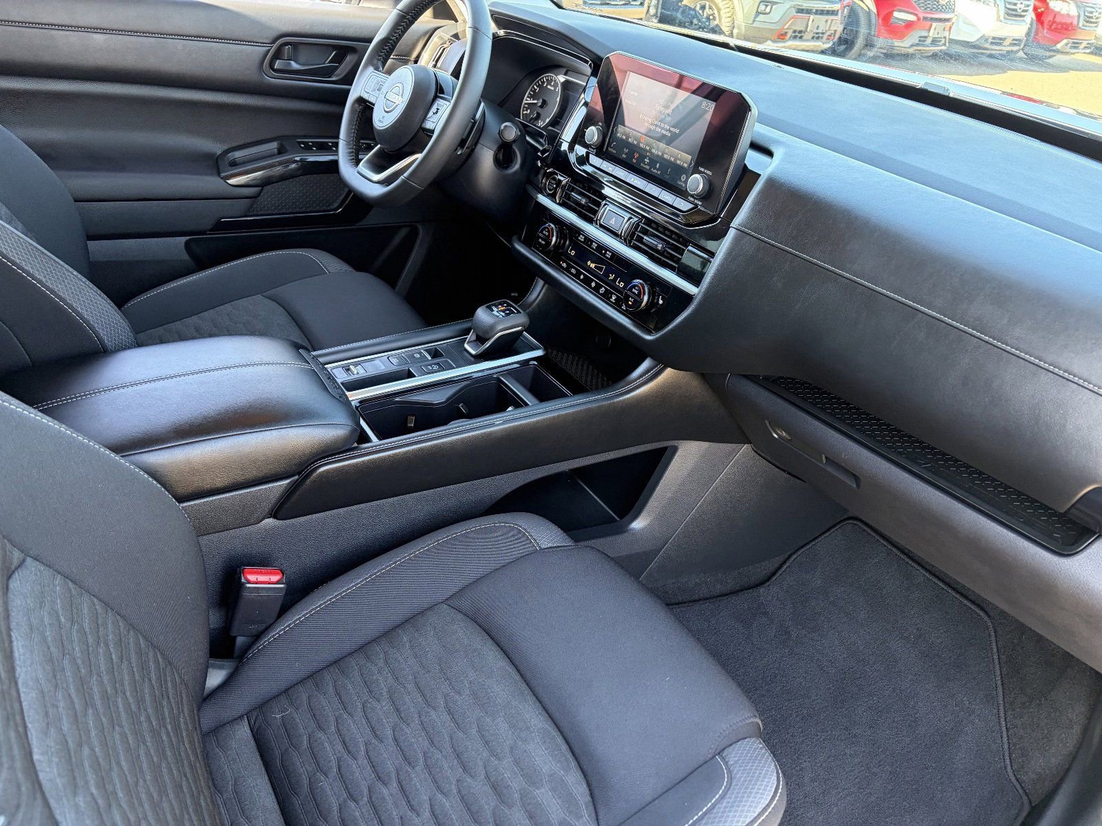 Used 2023 Nissan Pathfinder SV image 13